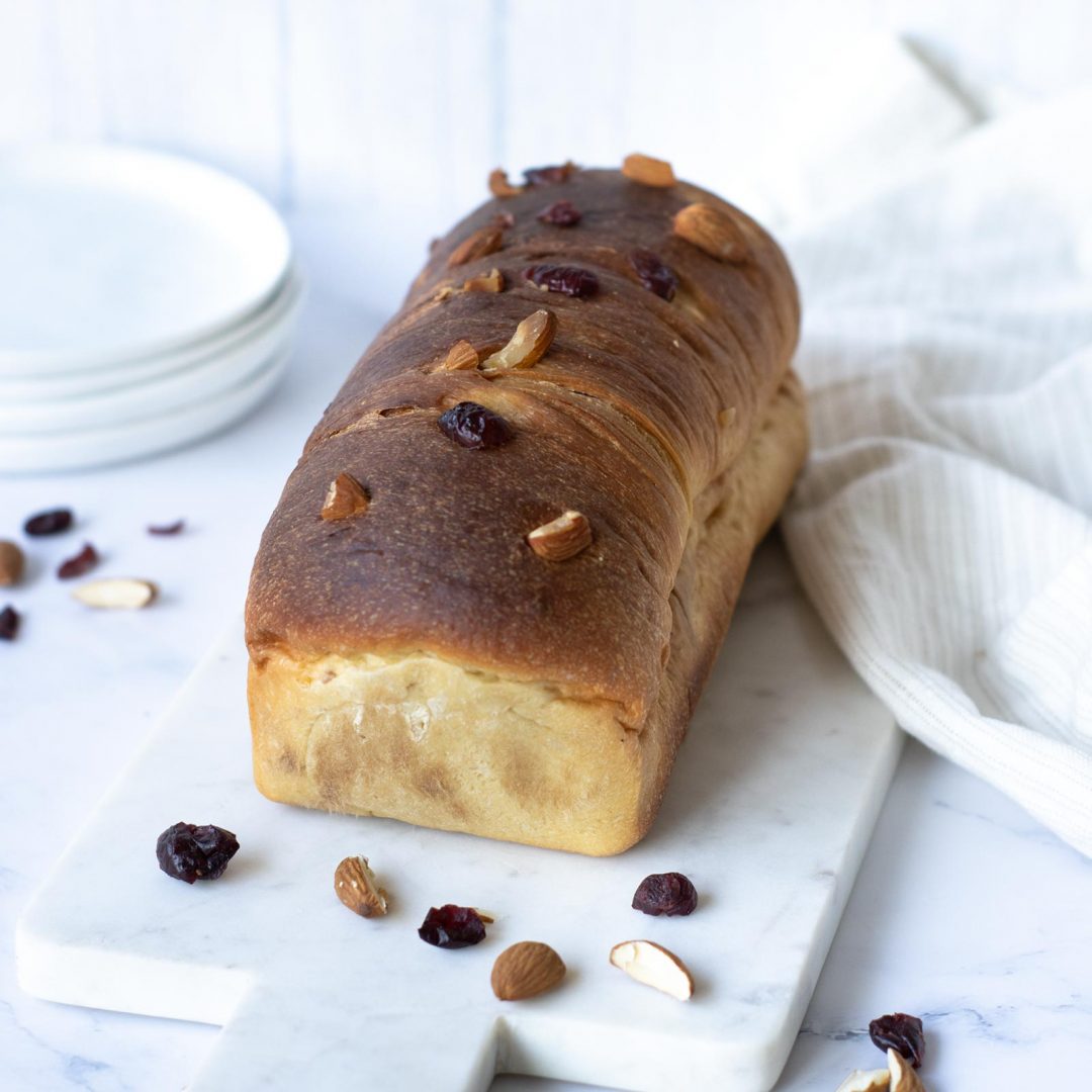 Queque tipo panettone con cranberries y almendras - Healthy Bakery